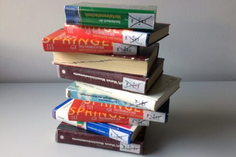 Zum Artikel "22.01.: Bücherbasar in der Technisch-naturwissenschaftlichen Zweigbibliothek"