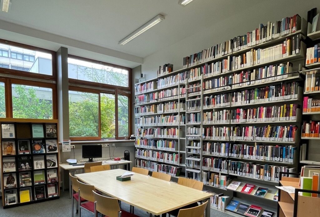 Departmental Library 07: Modern Languages, Theater and Media Studies