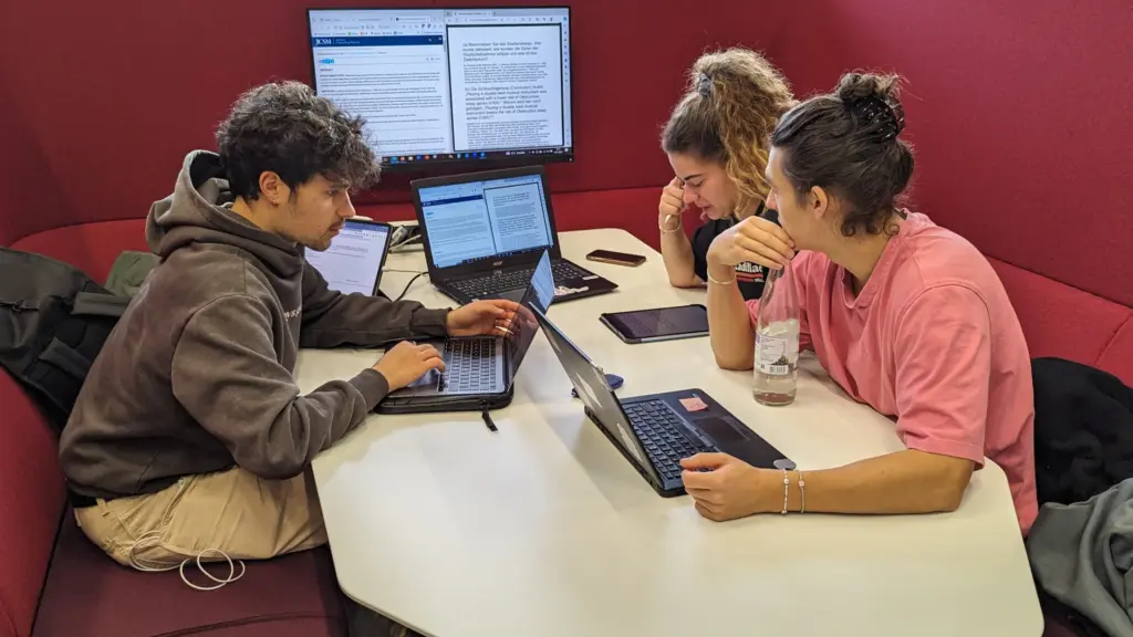 Hauptbibliothek Team-Monitore